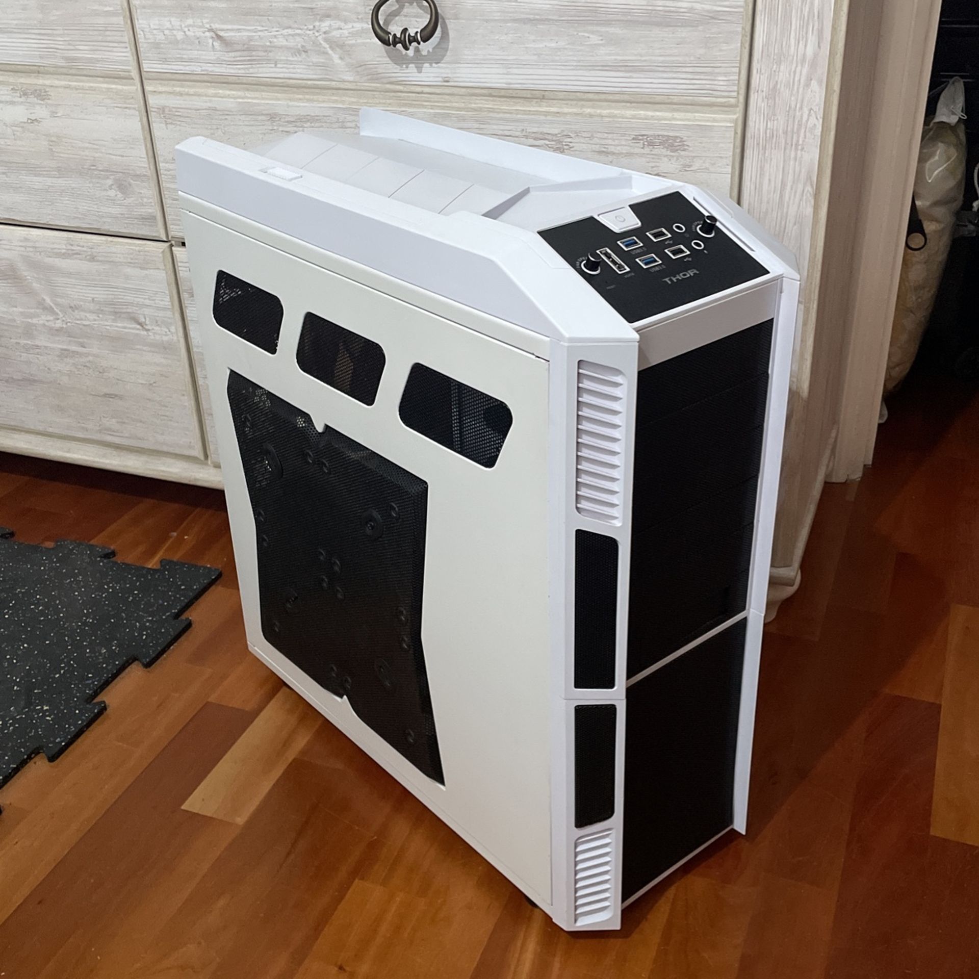 Rosewill Thor V2 White Pc Tower With Components 