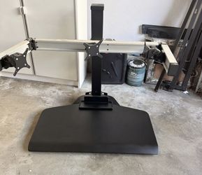 Heavy Duty Free Standing Triple Monitor Mount Desktop Stand