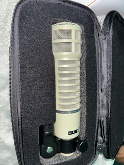 RE20 microphone