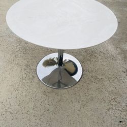 Modern White   Breakfast Table