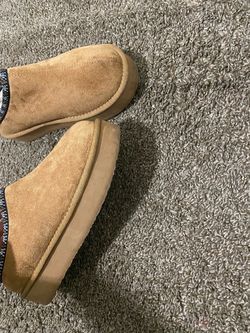 Woman’s slippers size 6.5