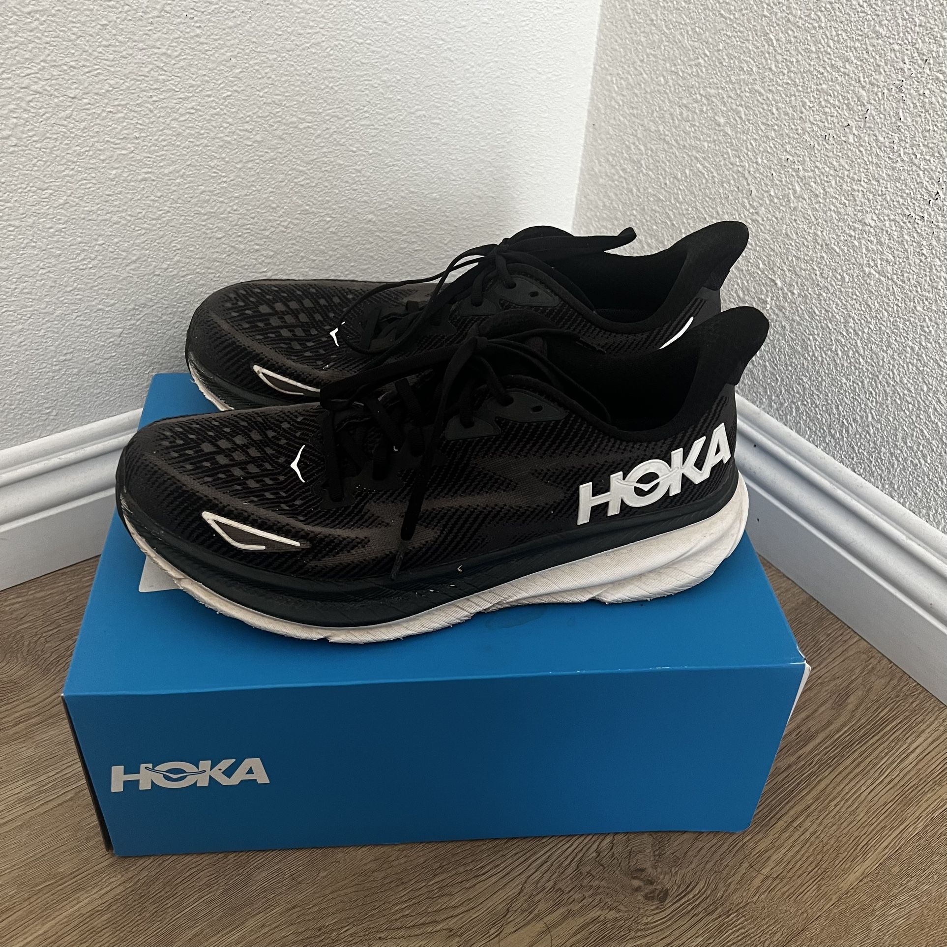 HOKA Men's Clifton 9 Running Shoes Size 11.5