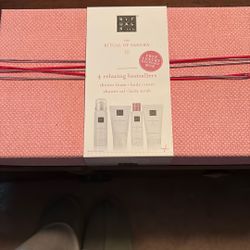 Ritual Of Sakura Gift Box