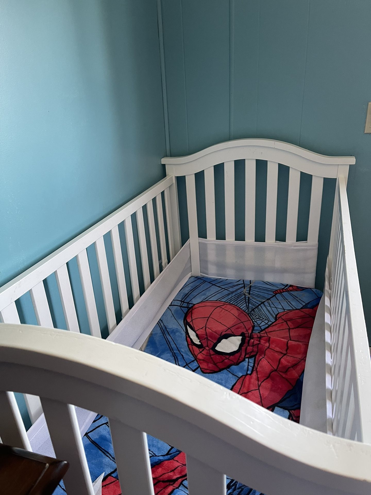 Selling baby crib $60