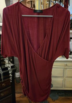 WT # 1085  Women's Medium, Red Short Sleeve CrissCross Top With Rouching