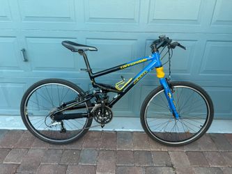 Canondale, Jekyll medium frame 26 inch wheel full suspension mountain bike