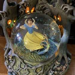 Big Disney Snow White Snowglobe 