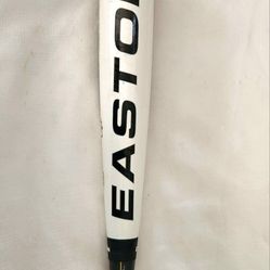 Easton Surge Bat BBCOR Certified (-3) Composite 31 X 28oz 2 5/8 Barrel Diameter in good pre-owned condition with some scratches and marks as pictured.