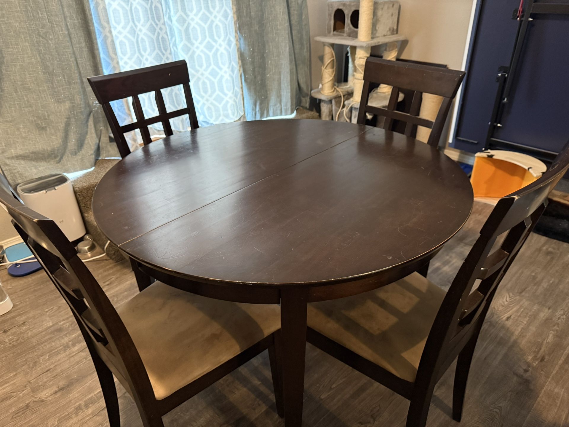 Dining Table Set, 6 Chairs, w/ leaf. $50