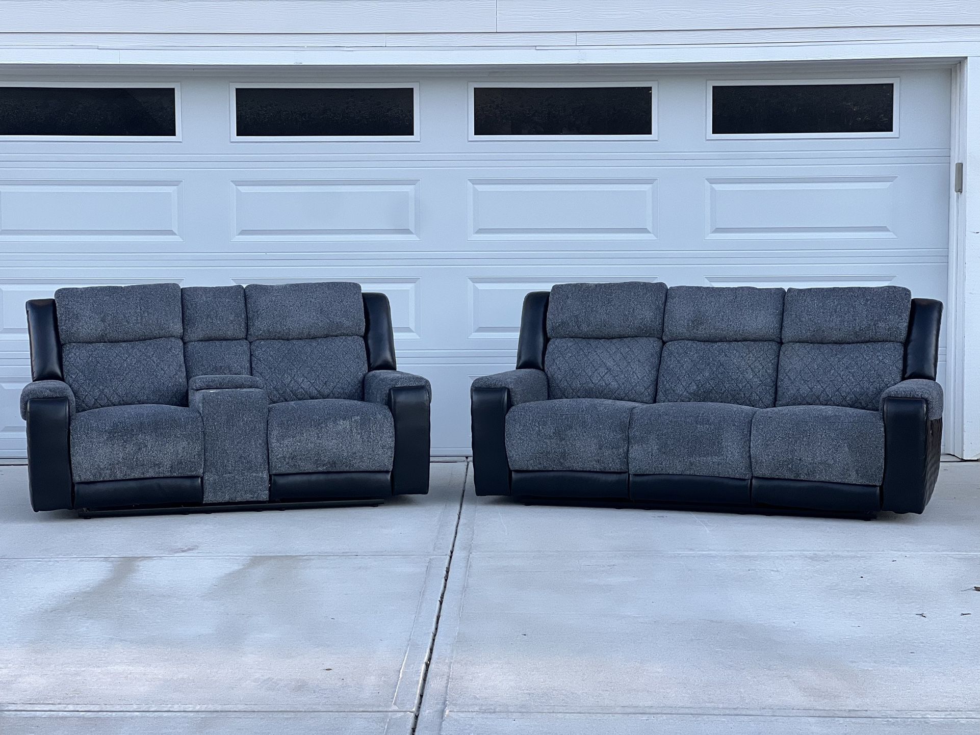 ⚪️Brand New Youngstown Reclining Sofa & Love Seat