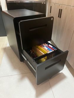 Rolling File Cabinet - Locking Wheels / Drawers - Like New