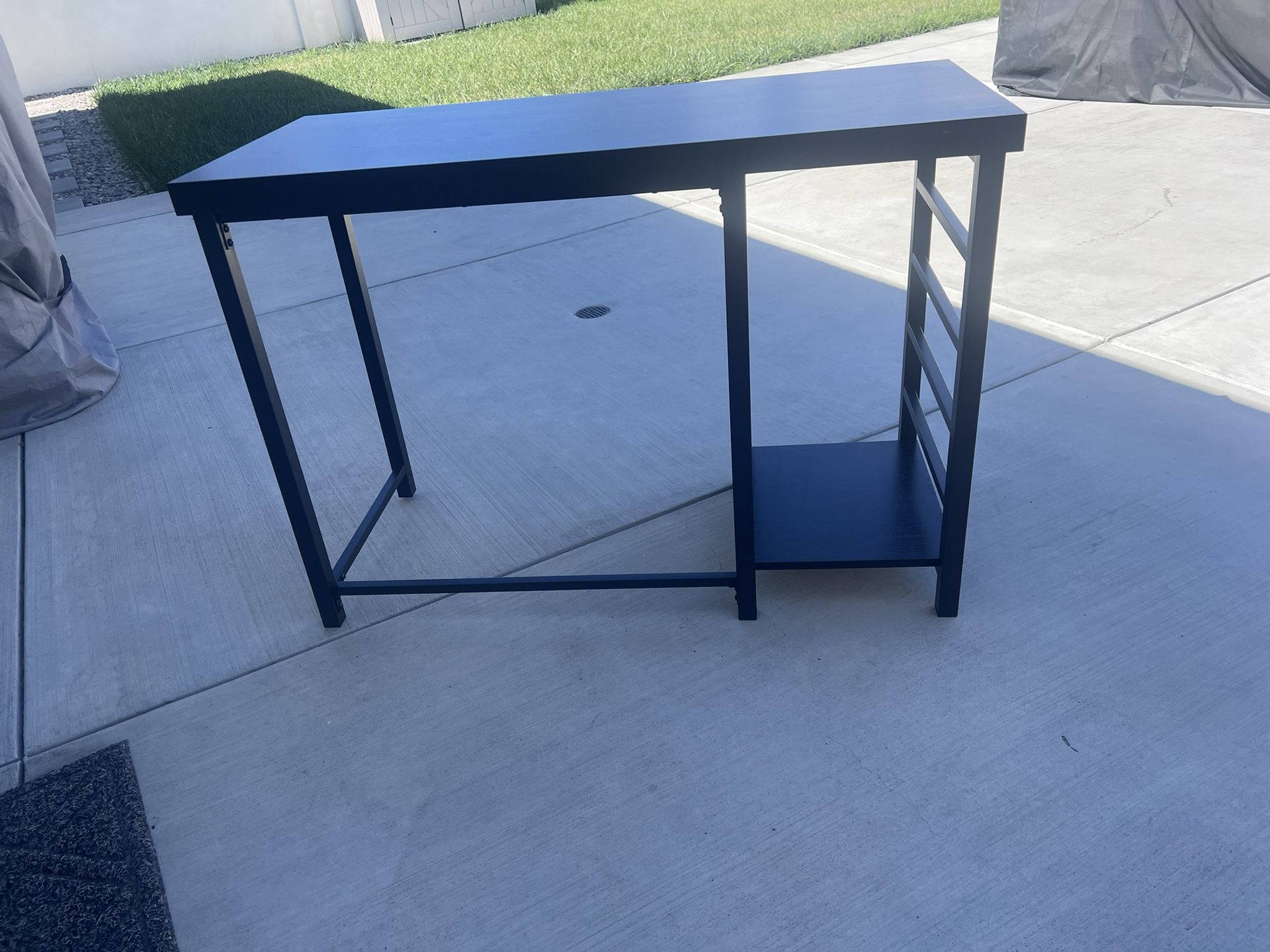 Desk. Really Clean.
