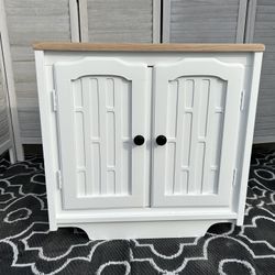 Side table / Nightstand 