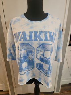 Blue tie-dye No Boundaries boxy cropped graphic tee with "Waikiki 89" lettering on the front Size XL (16/18)