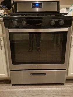 whirlpool gas stove (NEED SOLD TONIGHT PLS  PICKUP ONLY NORTH TOWN)