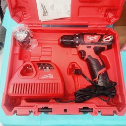 New Milwaukee M12 12v Cordless 3/8" Drill Driver Kit With 2 Batteries And Charger 