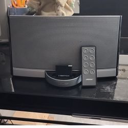 Bose Sounddock Portable with remote control and Bluetooth adapter