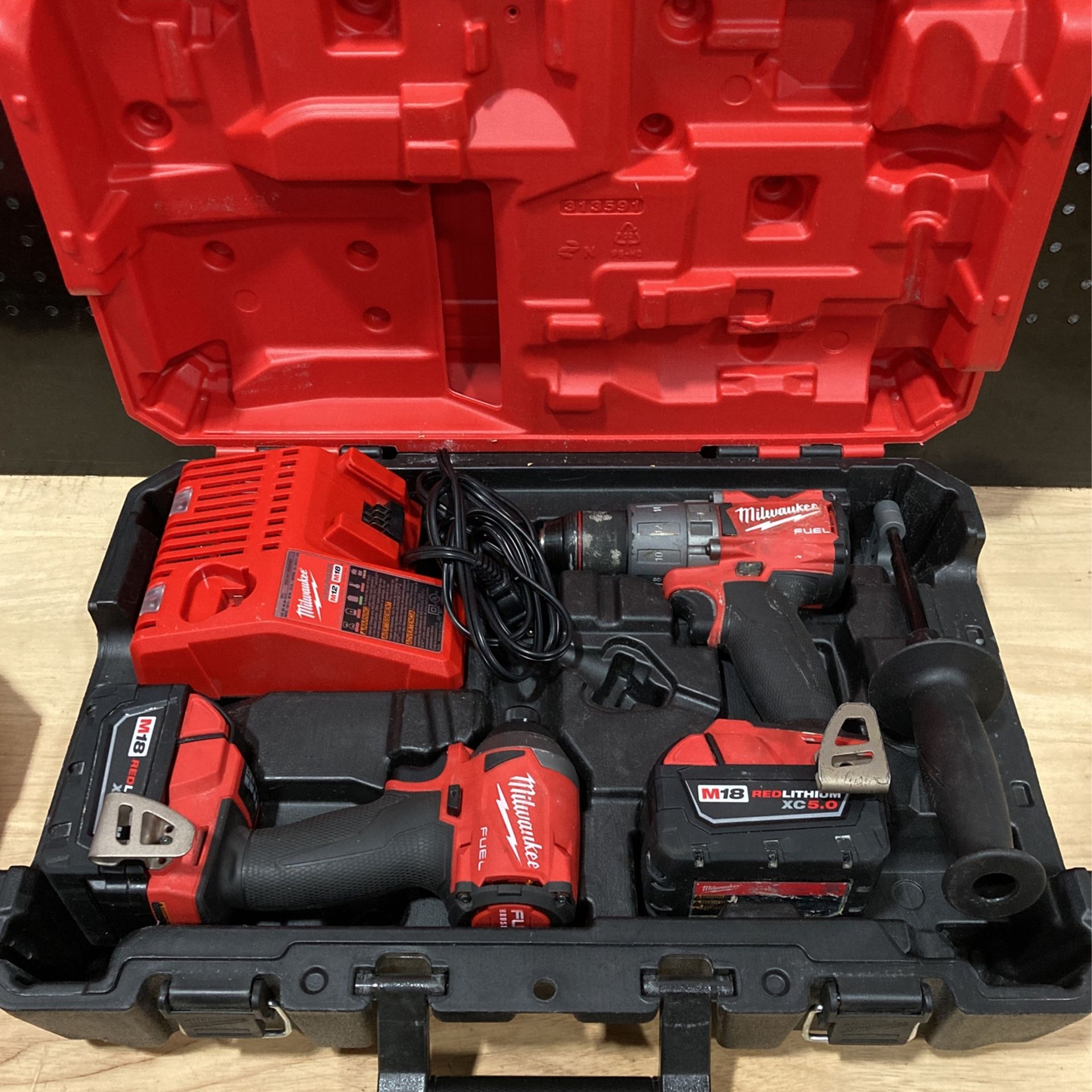 Milwaukee Electric Tools 2997-22 Hammer Drill/Impact Driver Kit