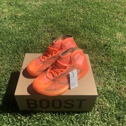Yeezy QNTM Hi-Res Orange | Size 6.5M