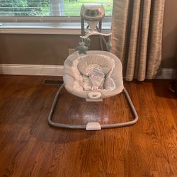 New! Graco simple sway Swing 