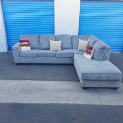 Modern Sectional Couch Gray 🛋 Very Clean,  Like New