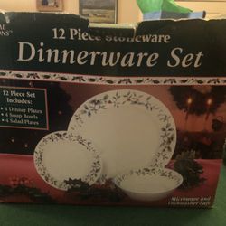 Christmas Dinnerware/ Glass Wear Set