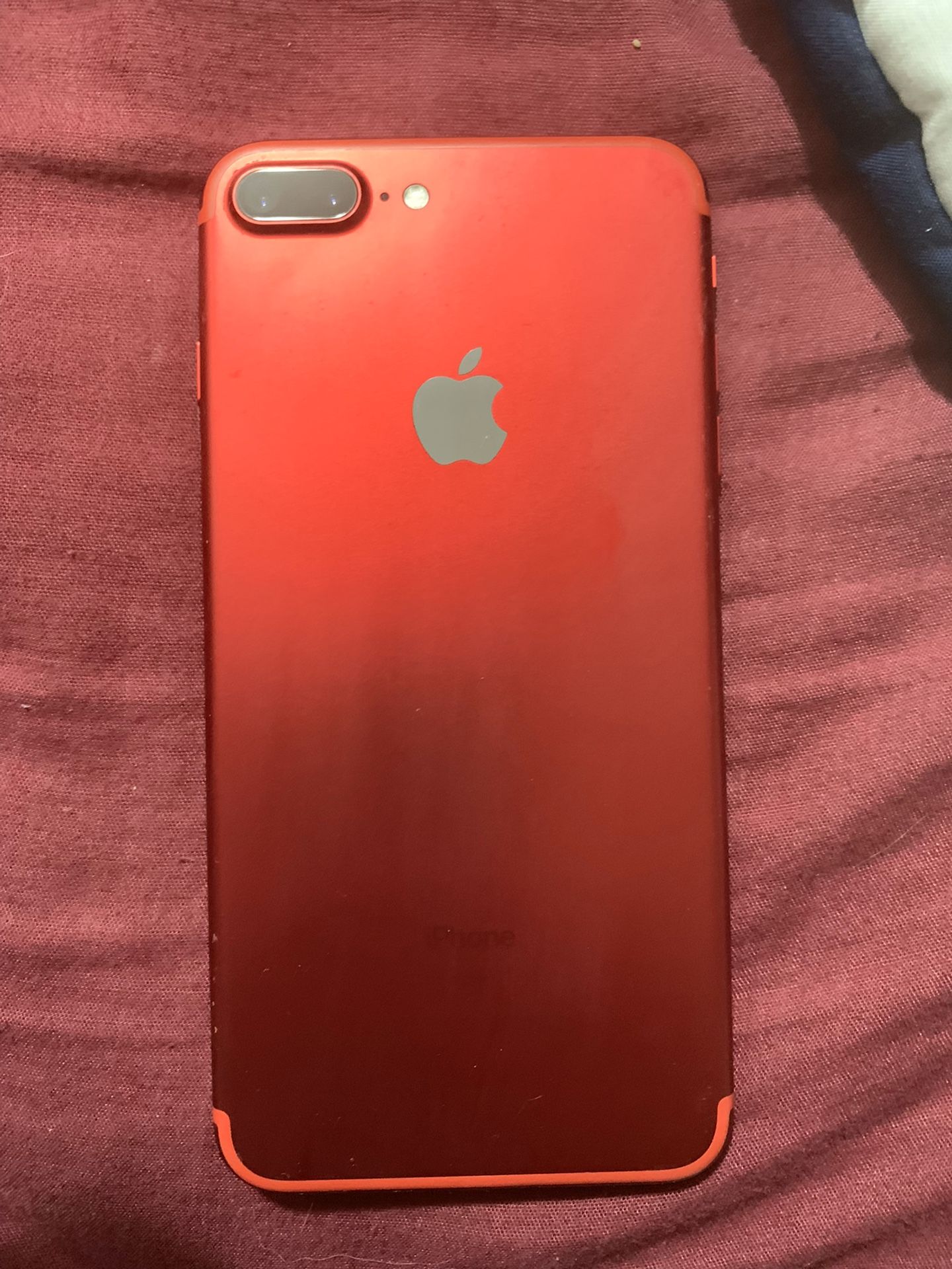 2 iPhones 7 Plus Product Red