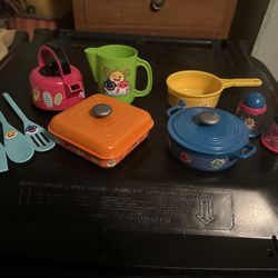 Kids Kitchen Cooking Items Like New 