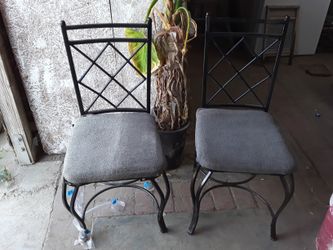 Set of chairs