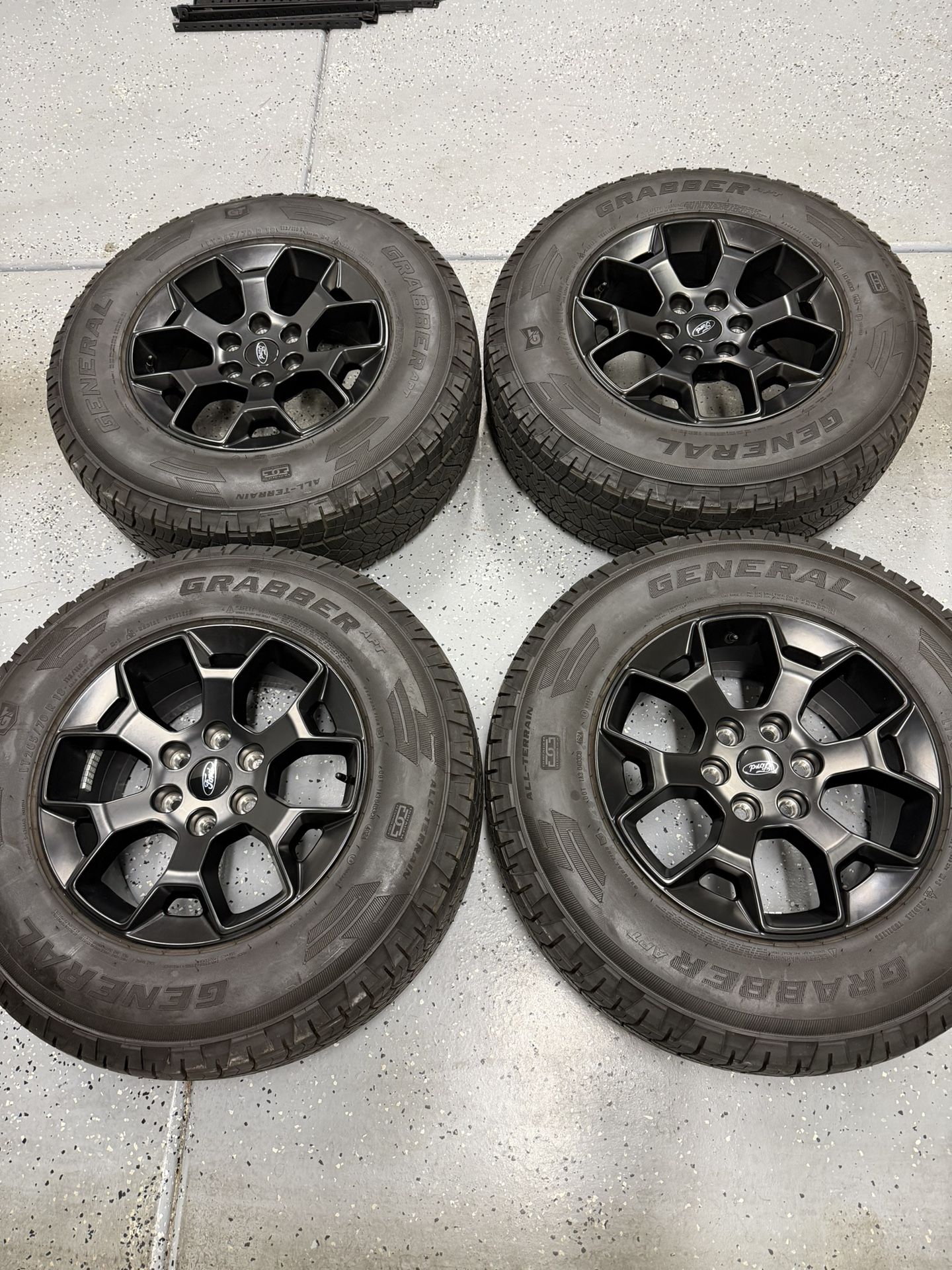 GENERAL GRABBER APT 265/70R/18