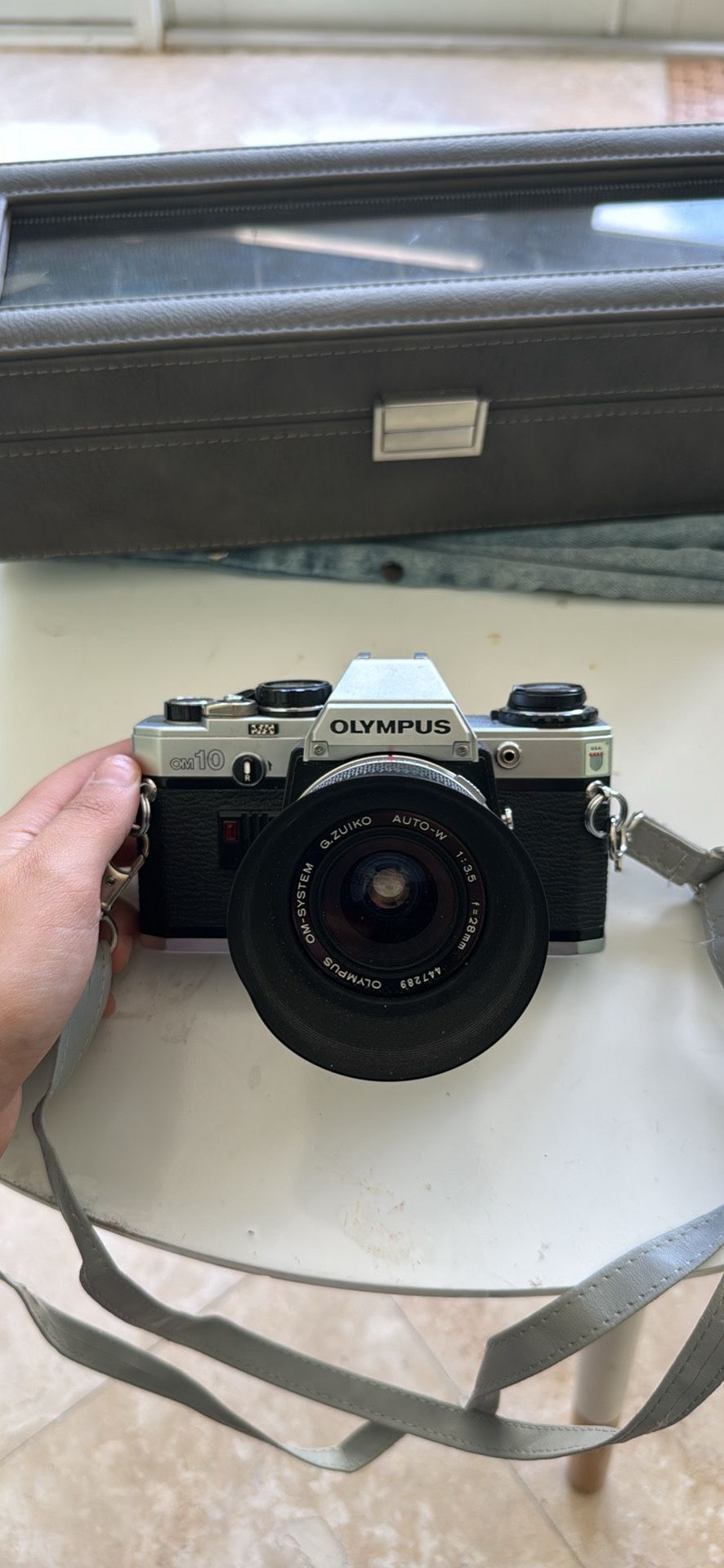 OLYMPUS OM-10 SLR 35MM FILM CAMERA W/ F/1.8 50MM LENS + MANUAL ADAPTER
