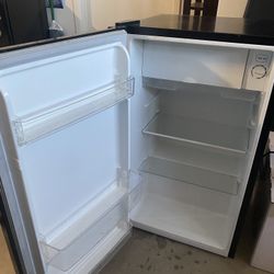 Refrigerator W/Freezer