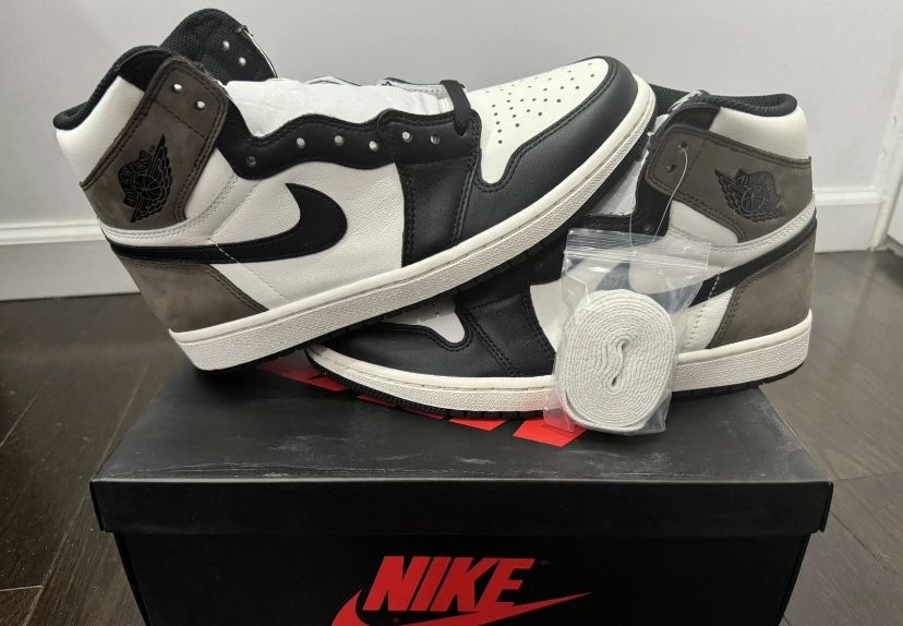 Jordan 1 Retro High Dark Mocha Size 9
