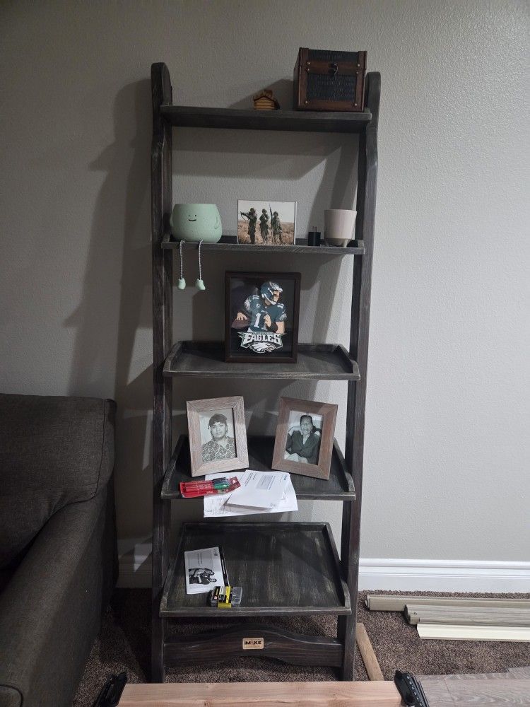 Wooden Ladder Bookshelf