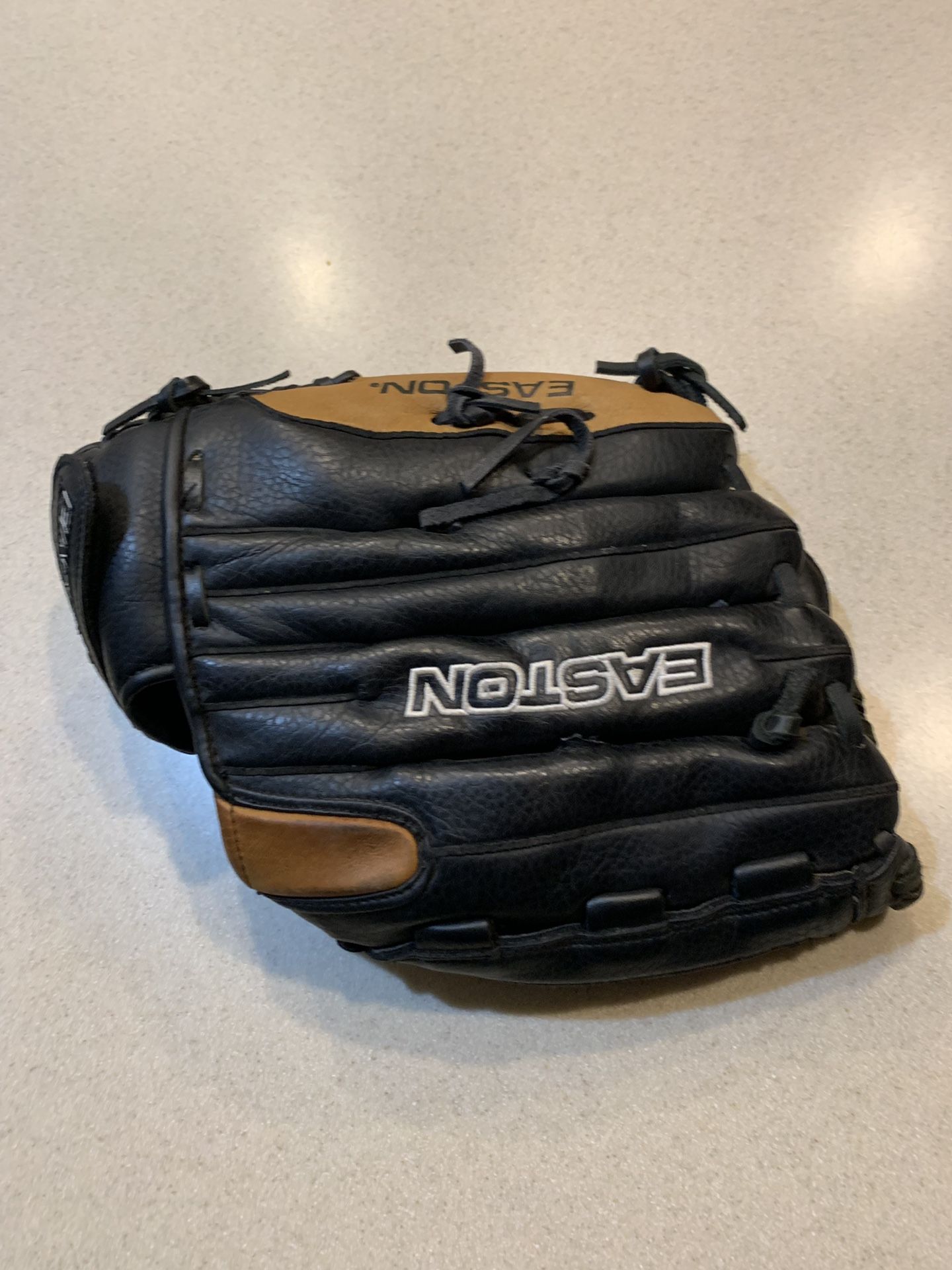 Easton softball glove 14”