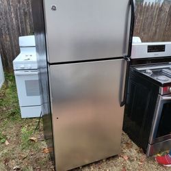 28" GE REFRIGERATOR 