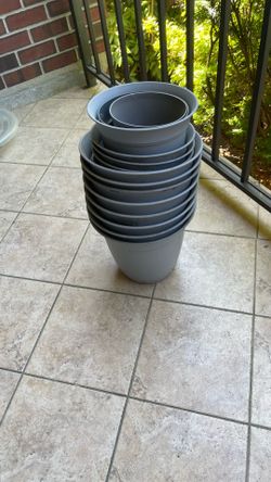 Plastic pots