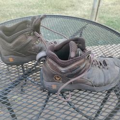 5 Pairs Of Men's Shoes 