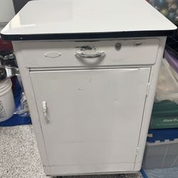 Vintage Industrial Business /Medical Metal Rolling Cabinet 