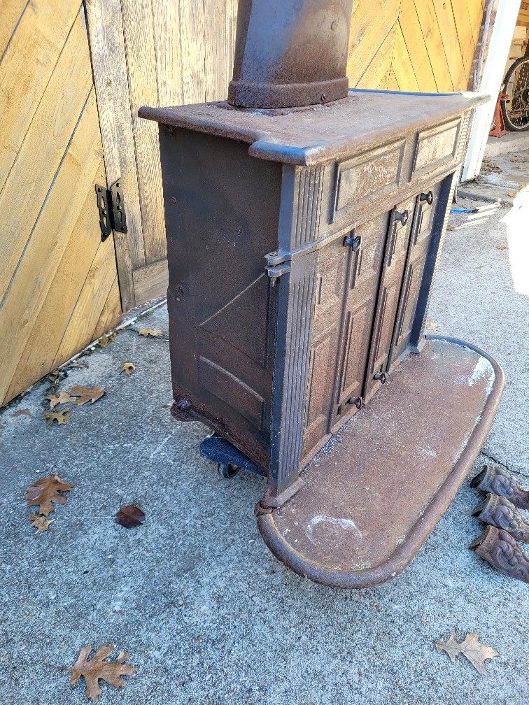 Franklin antique wood burning stove for Sale in Katy, TX OfferUp
