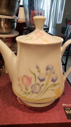 Tea pot