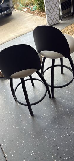 2 Metal swivel  bar stools