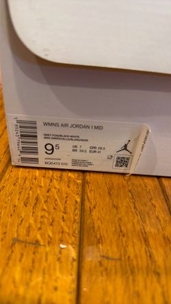 WMNS AIR JORDAN 1 MID size 9.5