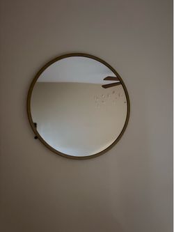 Round wall mirror