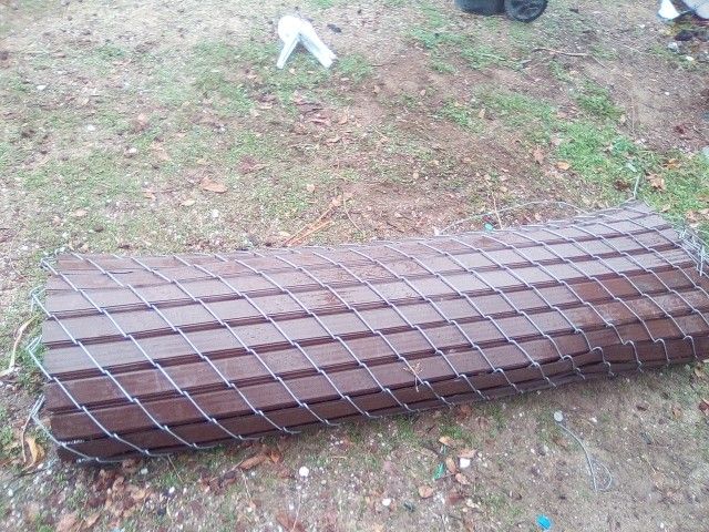 Chain Lgink Fence W Privacy Slats 40$ For 20ft