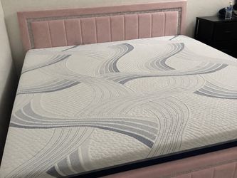 BEST OFF‼️ KING SIZE BED WITH BED FRAME