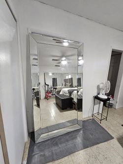 **LUXURIOUS MIRROR **