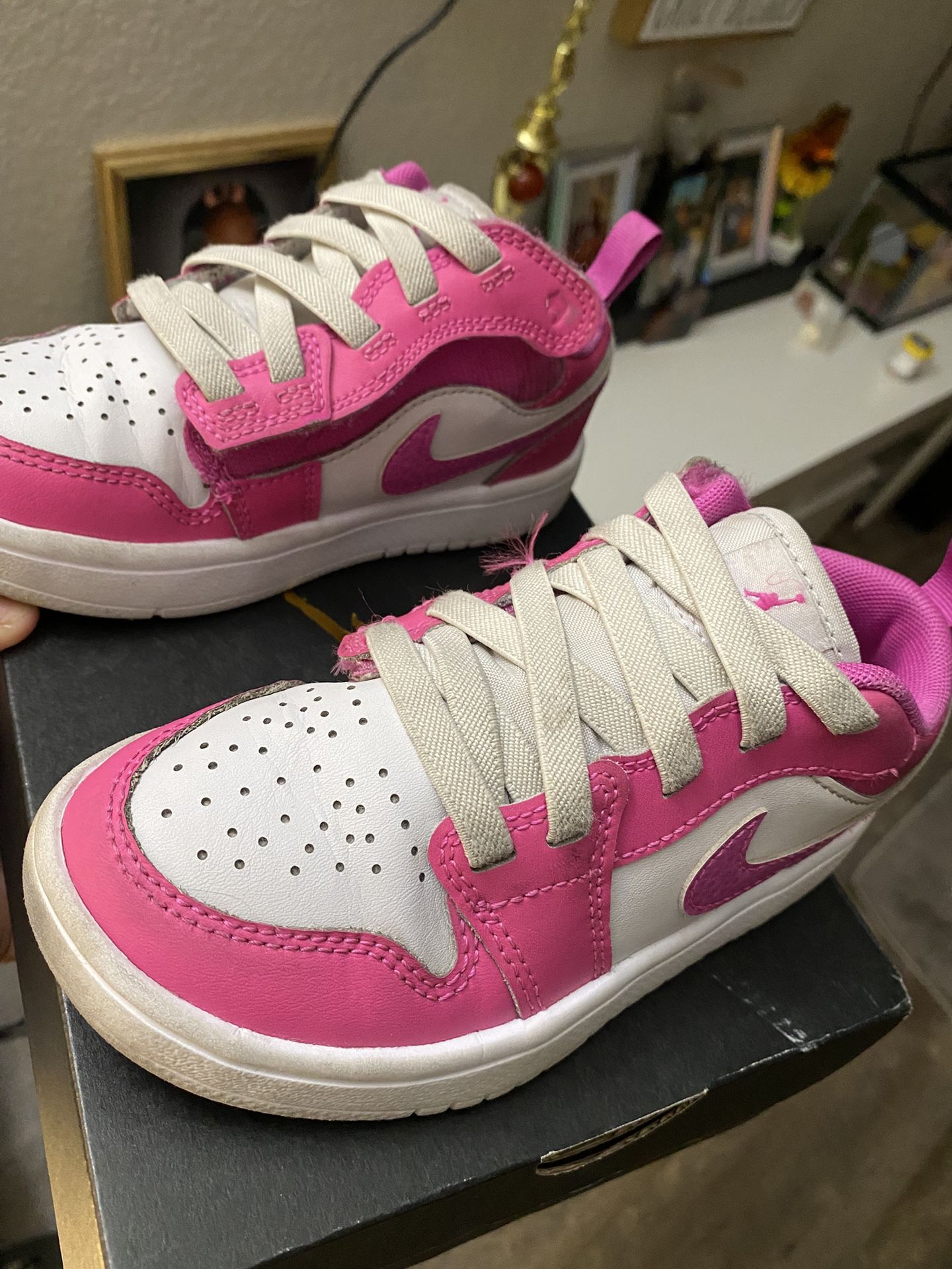 Girl Nikes Used