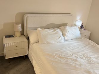 Queen size white bed. (+$80 to include Mattress)