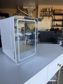Astro AI Mini Makeup Fridge
